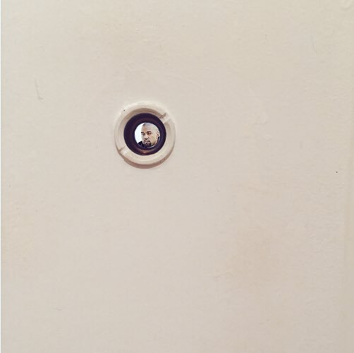 Hammer5Bobby's tweet photo. Who's that knocking at my door? #framegamespot #playforstuff @FrameableFaces #creeper #yeezy https://t.co/2Mu9dWZwJQ