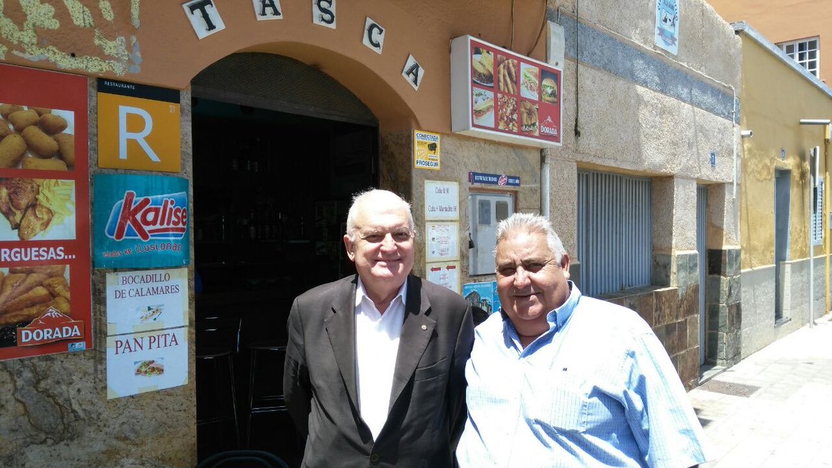 diegobertorg's tweet photo. Con mi amigo Pepe  @compuestaslente @jesus_pedreira @IguesteSanAndrs  @CasaPacaRte @Cepa21Bodegas @estrellagalicia https://t.co/hJKOL0zKmD