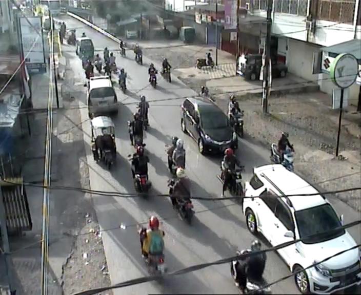 DiskominfoMKS's tweet photo. 08.02,kawsan Adhyaksa-Dg.sirua lalin trpntau lncar. jgn mmuat barang mlbihi kpasitas kndraan.#PantauanCCTV #Mkssr*AL https://t.co/408NxIWadV