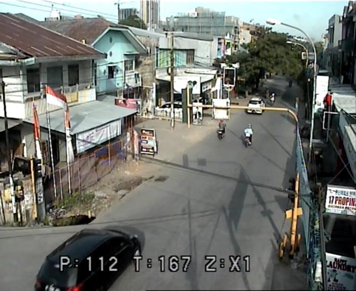 DiskominfoMKS's tweet photo. 08.02,kawsan Adhyaksa-Dg.sirua lalin trpntau lncar. jgn mmuat barang mlbihi kpasitas kndraan.#PantauanCCTV #Mkssr*AL https://t.co/408NxIWadV