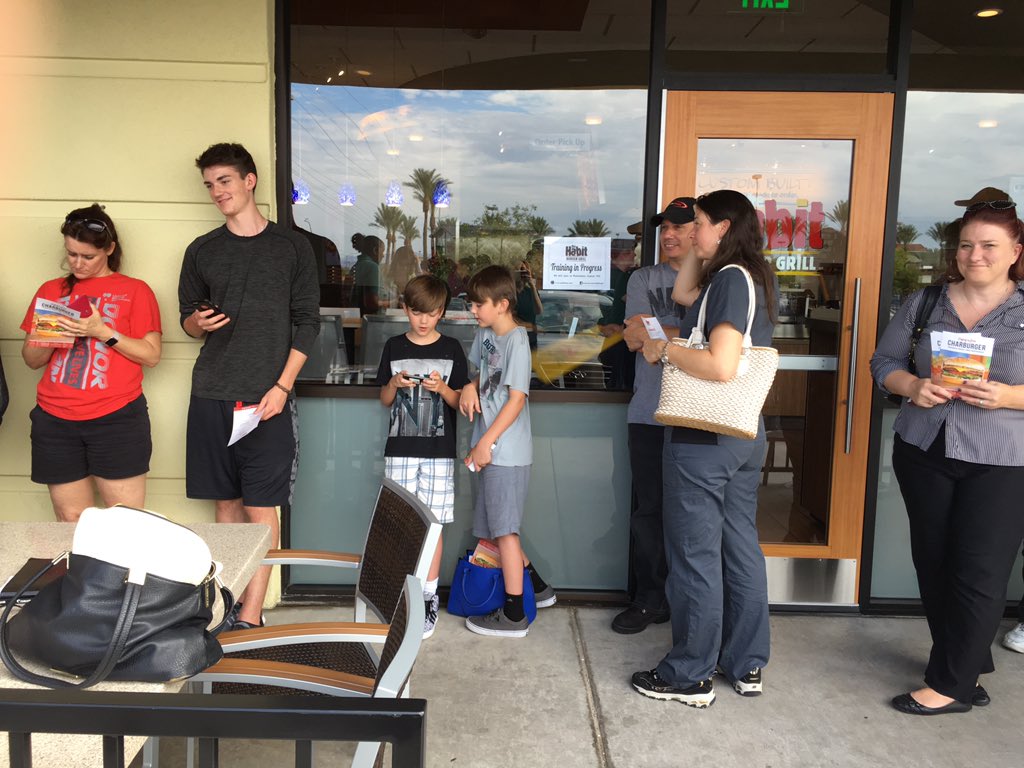 Webguurl's tweet photo. 🍔🍟Waiting in line Free burgers fries drink  #GrandOpening @habitburger #henderson #lasvegas  #congrats https://t.co/k1ZNneNiCV