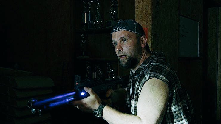 PlagaZombie4's tweet image. Threat or Alliance? @JLabrie01 #zombiemovie  #plagazombie #indiehorror #saiconproductions    #ambush #shotgun