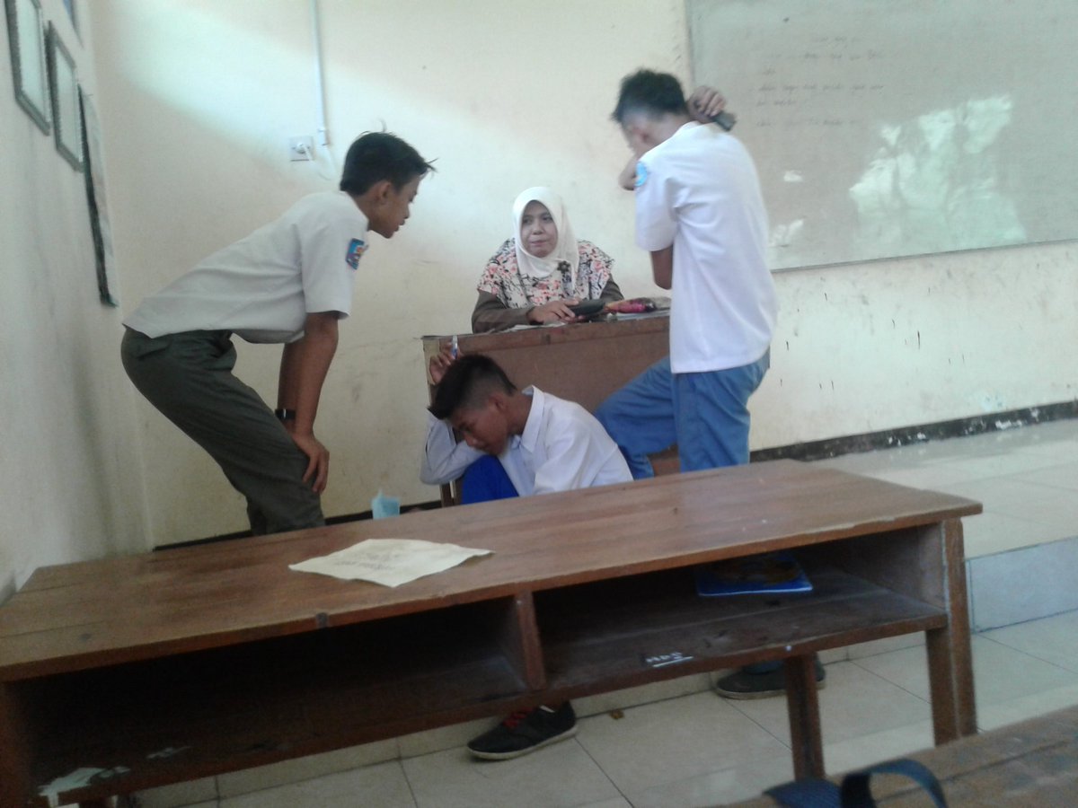 DaehanPajry_'s tweet photo. Kelakuan di kelas jailin guru :v:v https://t.co/cwopgkHwDr