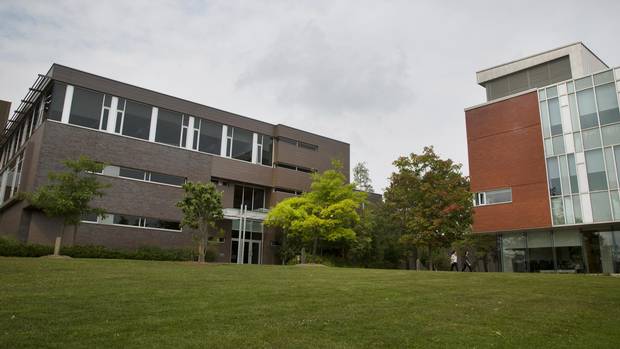 University of Waterloo boosts female faculty pay after wage gap uncovered trib.al/E1SIY9g