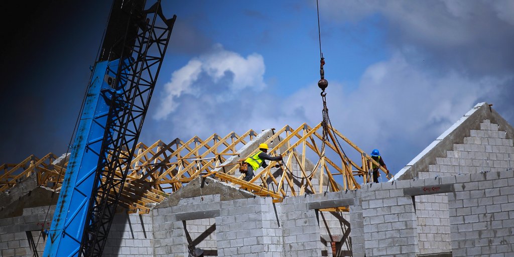 BusinessInsider's tweet image. Real estate prices could drop by 5% read.bi/2ayzpXh