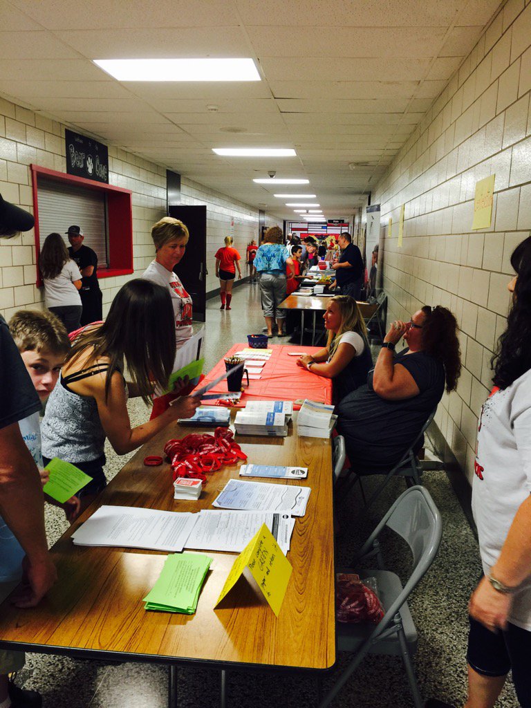 gingerbolinger's tweet photo. Open house at MJHS. @MCS_Indiana https://t.co/smKbTwgCee
