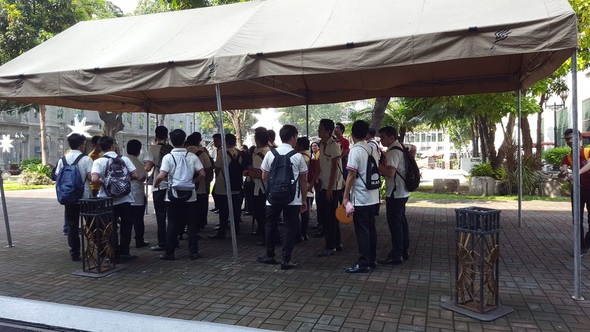 USTSITE's tweet photo. Fourth stop; Quadricentennial Park and St Raymunds Bldg
#ThomExploreUST
#USTFreshmenWeek2016 https://t.co/DOAVwDC651