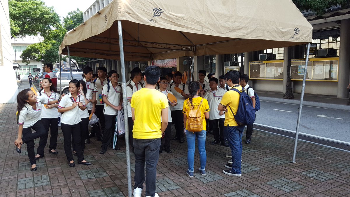 USTSITE's tweet photo. Fourth stop; Quadricentennial Park and St Raymunds Bldg
#ThomExploreUST
#USTFreshmenWeek2016 https://t.co/DOAVwDC651