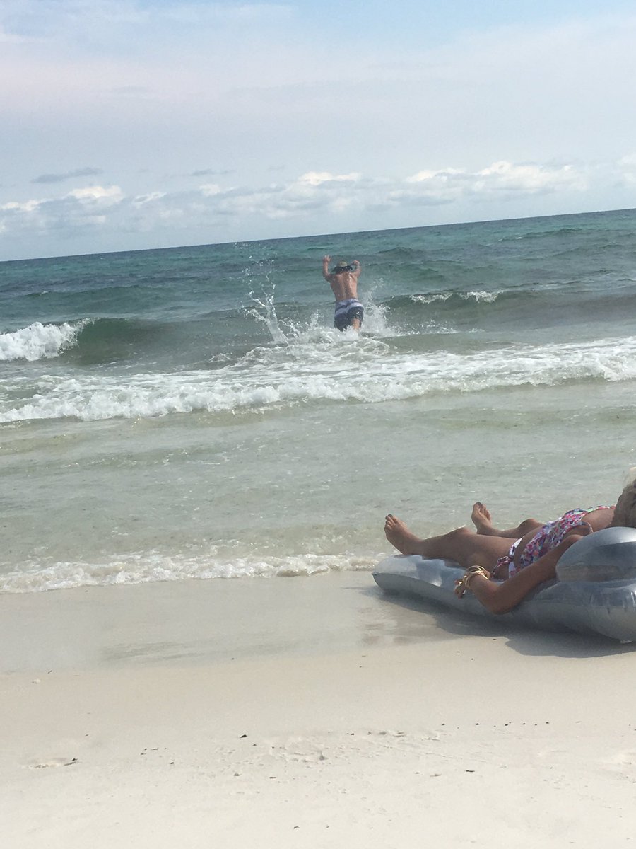 megangentry21's tweet photo. Me running away from my responsibilities https://t.co/HoefxtXffP