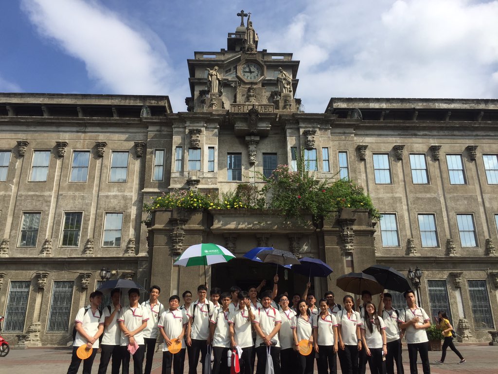 USTSITE's tweet photo. Sixth stop; Main Building.
#ThomExploreUST
#USTFreshmenWeek2016 https://t.co/NjT1MxVleZ