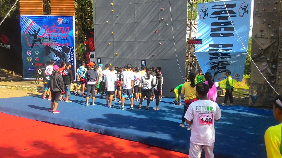 Saksikan kejurnas Panjat Tebing Jateng Open 2016 Tropy Gubernur Jateng <a href="/ganjarpranowo/">Ganjar Pranowo</a> <a href="/YaBudeng/">Budi S Dinpora</a> @Dinpora12