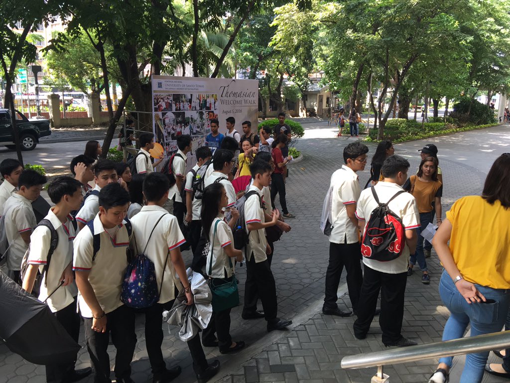 usticssc's tweet photo. Happening right now: 10th station; QPav #CampusTour2016 #USTFreshmenWeek2016 #IICSperience https://t.co/9j3gjCG2YQ