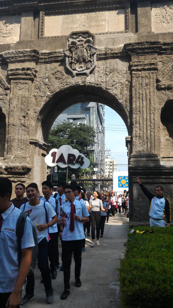 ustcasc's tweet photo. Aaaand they're in! Just one of many milestones for our freshmen π #USTFreshmenWalk2016 #WeARKIllingIt https://t.co/IJr2m8rtAh