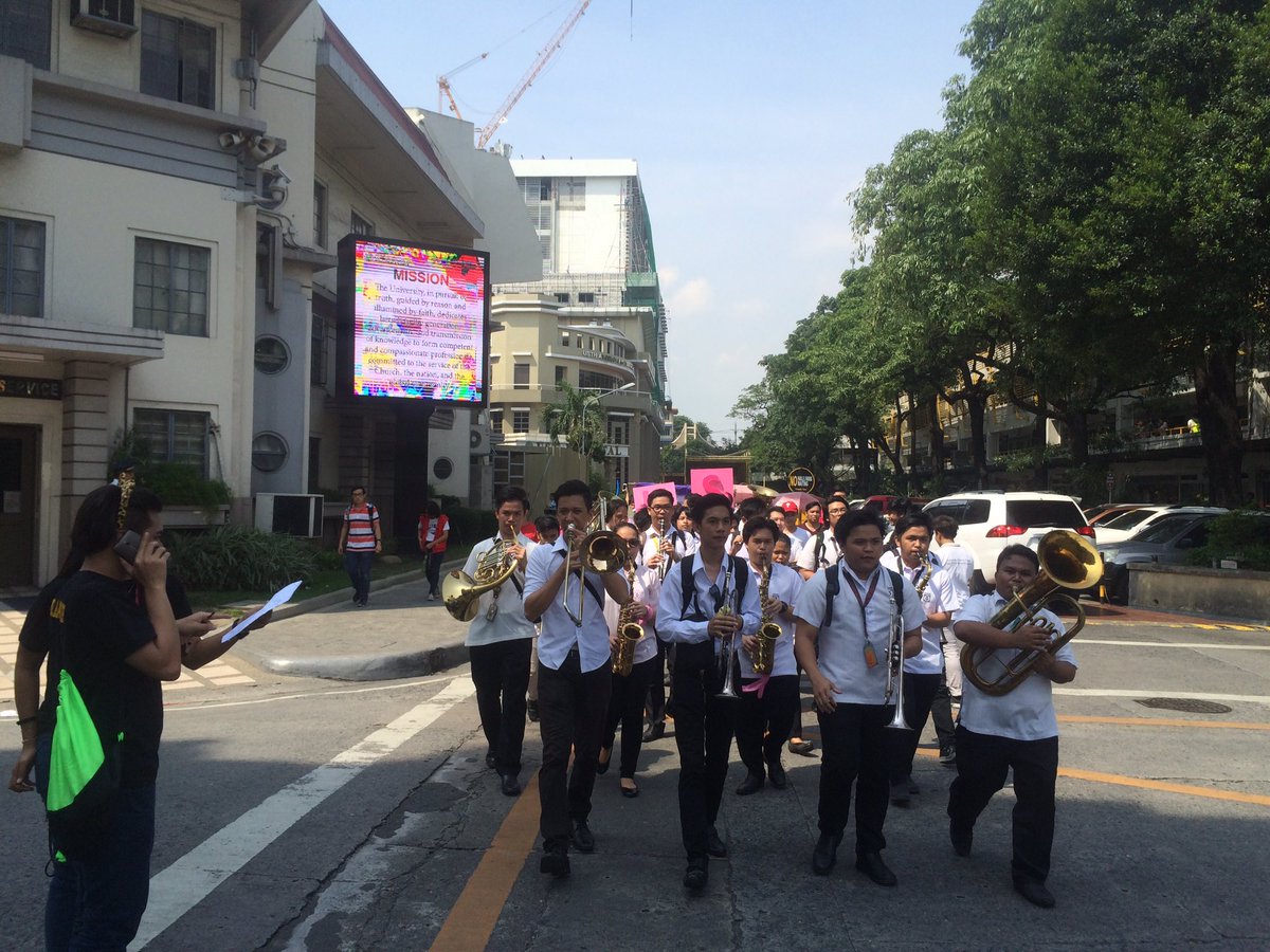 ustcmsc's tweet photo. Yey! On our way to the Arch of the Centuries! #TWW2016 #USTFreshmenWeek2016 #USTMusic https://t.co/YUGA2k7qdE