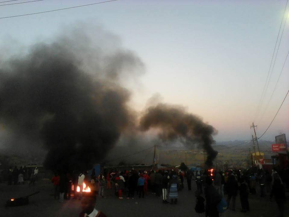 peterndoro's tweet image. As #Elections2016 keep rolling in, reports there has been some unrest in Ficksburg in the Free State #SABCelections