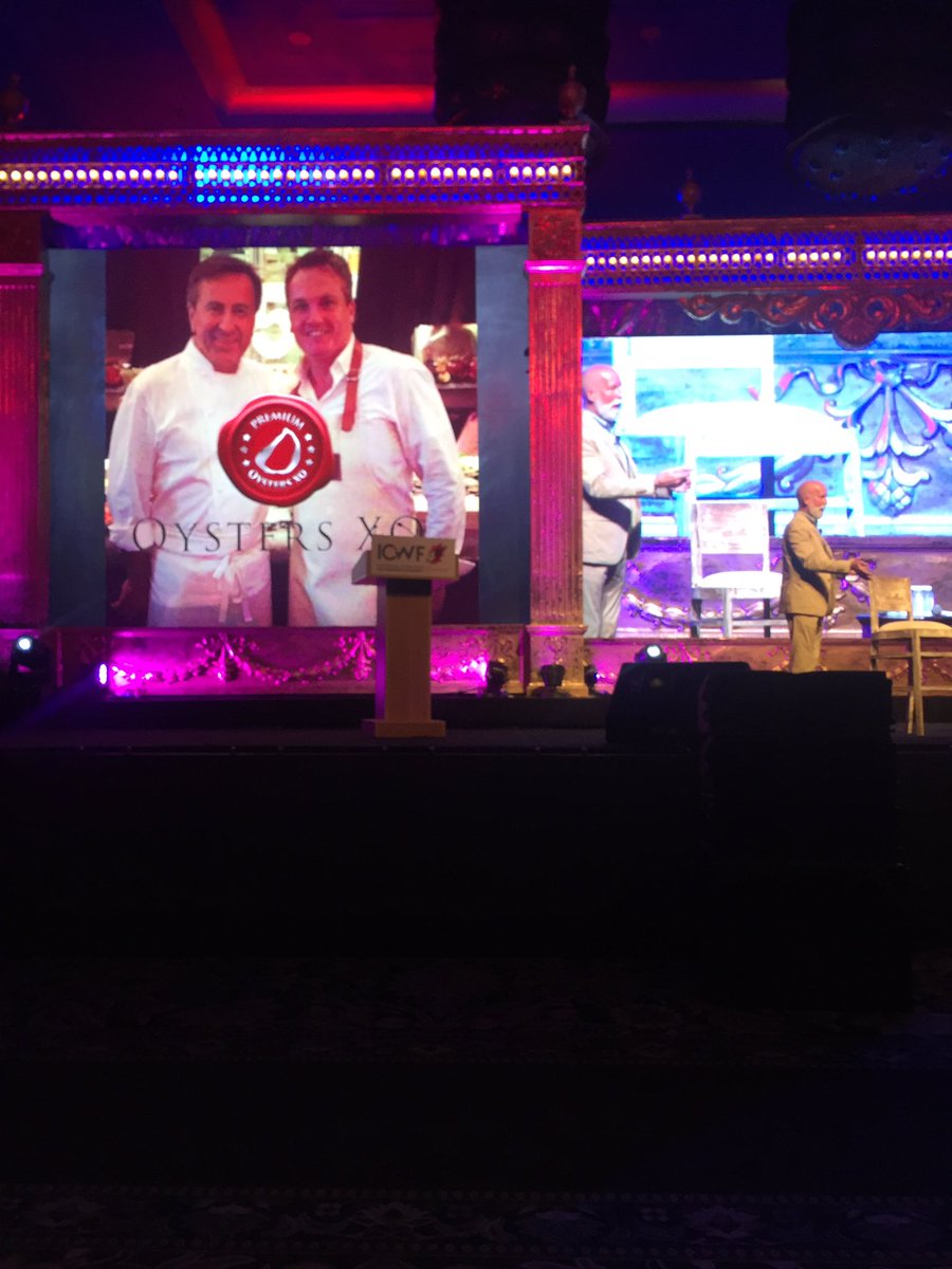 digitalICWF's tweet photo. Collaborate to conceptualise! @davidbeahmdesig #ICWF2016 @digitalICWF #engagingsession https://t.co/L7wdAem1nD