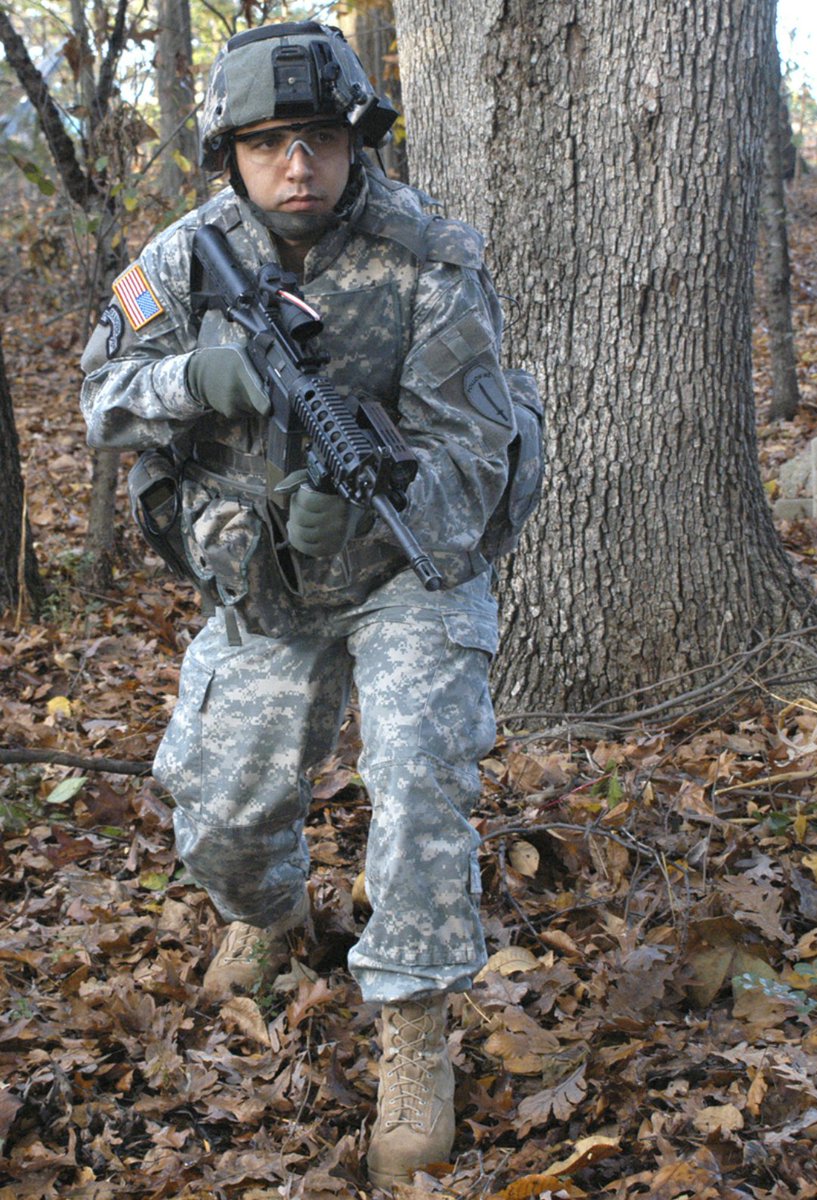 Hound Twitterren アメリカ海軍さんのあの青い迷彩服は個人的には好きだけど ブルーベリー柄 と言われてたとは とても納得だけど ちなみにアメリカ陸軍のucp迷彩をまりんこゆみのモレノさんが ブルーチーズ迷彩 と言ってたのは笑ってしまったな