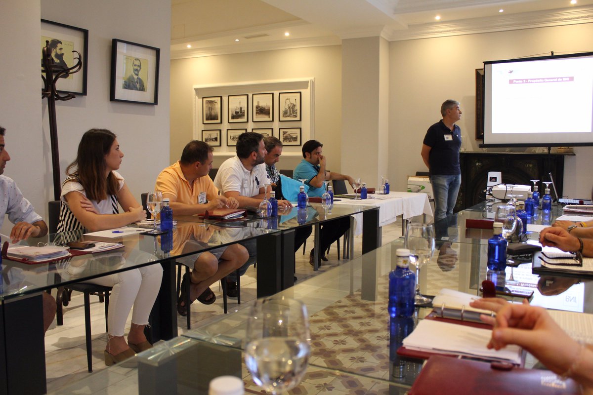 BniLinares's tweet photo. Primera reunión de #Agosto, #referencias, negocios cerrados y mucho compañerismo. ¡#Networking con ilusión!  #bni https://t.co/gDxR3k0Te8