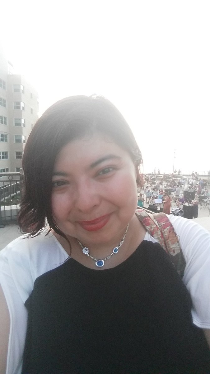 AraceliEsparza_'s tweet photo. Here's looking at you, Madison. #WIMujer #WIWoman #alwaysbrownwhenitcounts #duceduce https://t.co/rq55Tarkq2