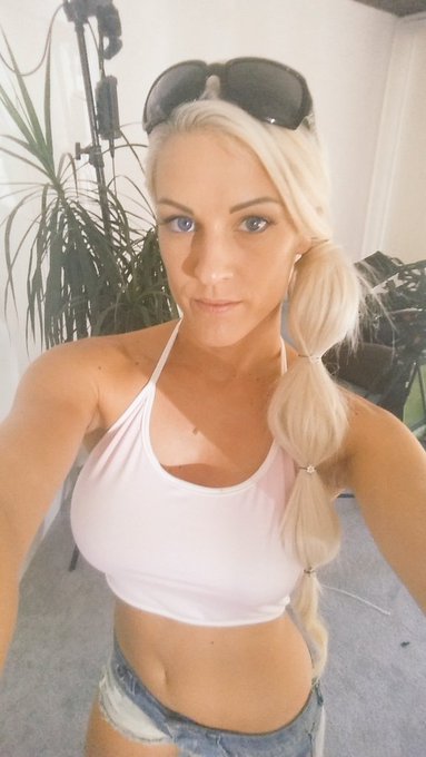 Watch Blanche Bradburry 🔞 official's leaked NSFW photo on TwXstars