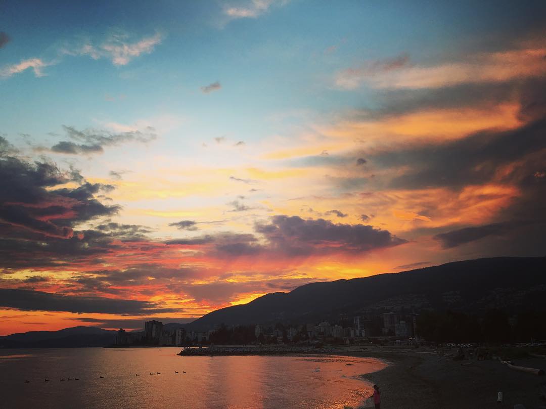 mikebertini's tweet photo. Love those summer sunset vibes... Next week - Aug 10th @Two lions public house 7-10pm -… https://t.co/McKhHdHkrQ https://t.co/Y9FcRUZGUH