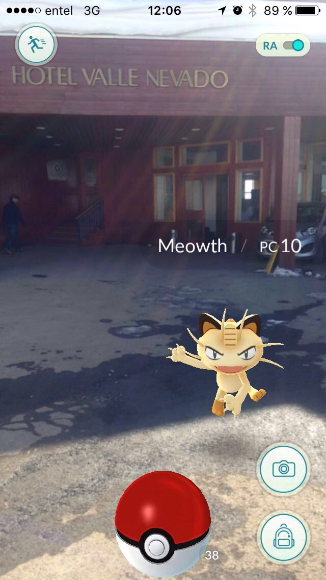Valle_Nevado's tweet photo. La fiebre de pokemon también llegó a Valle... Están escondidos en la montaña !!!! https://t.co/xG7CVCDSB1