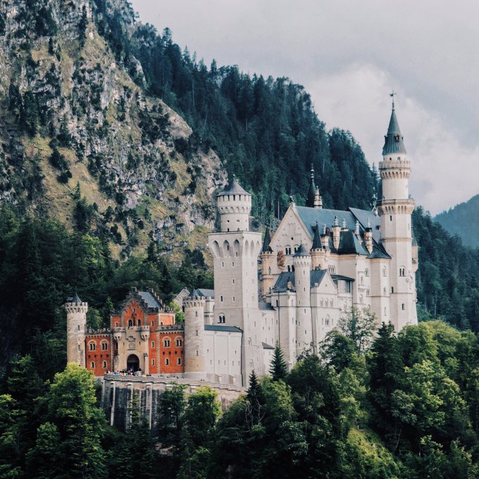 Neuschwanstein Castle in Bavaria, Germany. Leaves quite an impression.  #stayandwander https://t.co/<a href="/tag/stayandwander"class="tags"><span>#stayandwander</span></a>