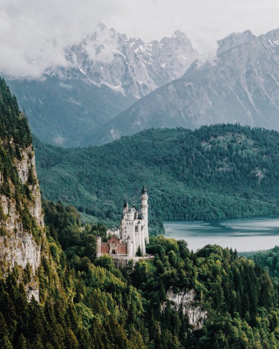 Neuschwanstein Castle in Bavaria, Germany. Leaves quite an impression.  #stayandwander https://t.co/<a href="/tag/stayandwander"class="tags"><span>#stayandwander</span></a>