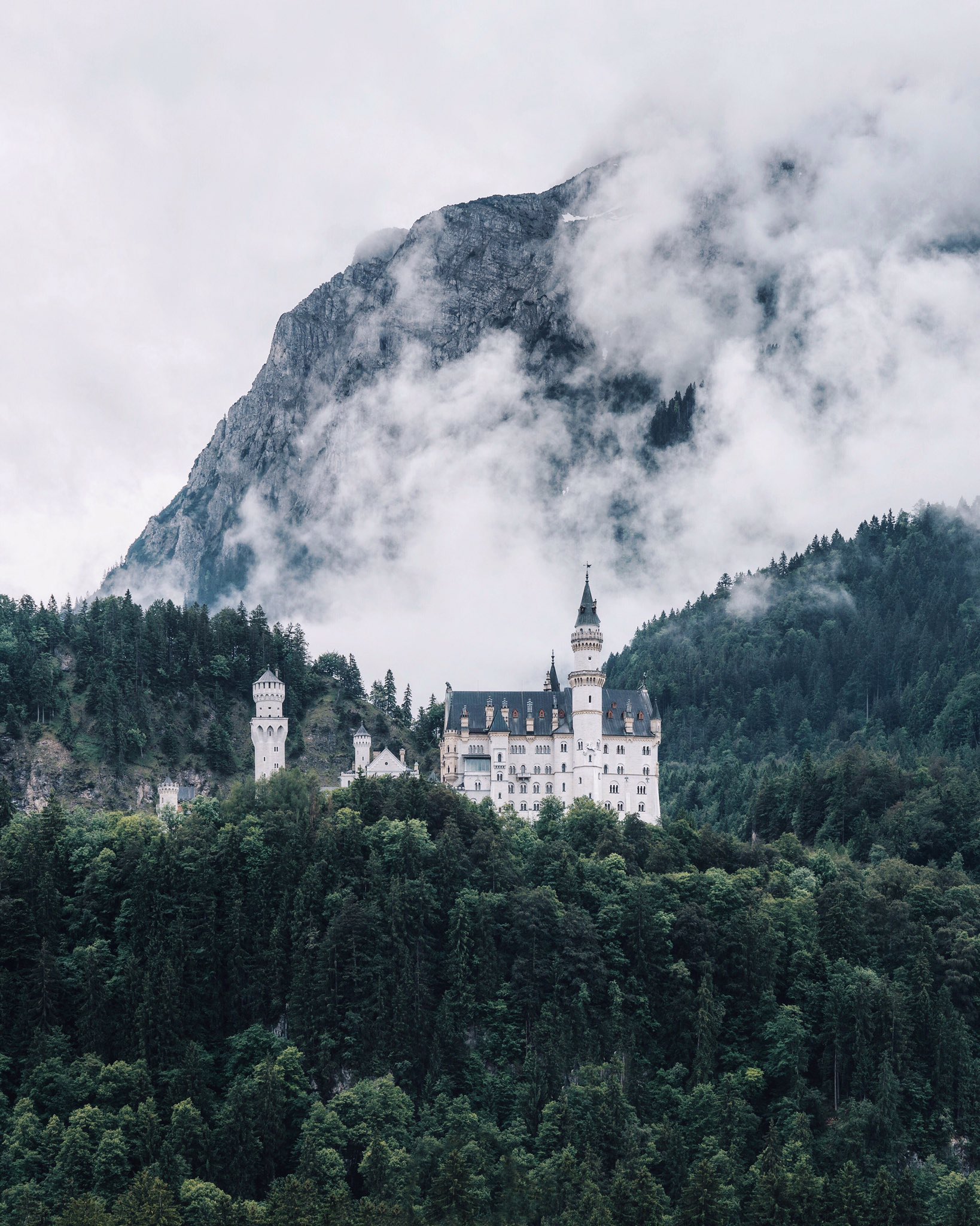 3 pic. Neuschwanstein Castle in Bavaria, Germany. Leaves quite an impression. #stayandwander https://t.co/REqLoablay