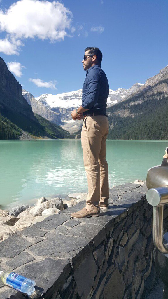 Rizcheema99's tweet photo. LakeLouise#beautifulPlace#Alberta. https://t.co/niCjclco9M