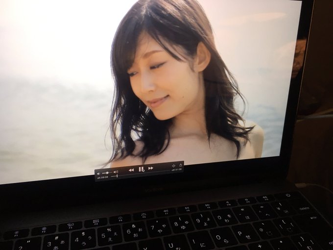 こっちにいながらも次のDVDのチェックしているよ！！！！おたのしみにー！ https://t.co/Rjd9XvtKq1<a href="/tag/%E3%82%B0%E3%83%A9%E3%83%89%E3%83%AB%E8%87%AA%E7%94%BB%E6%92%AE%E3%82%8A%E9%83%A8"class="tags"><span>#グラドル自画撮り部</span></a>