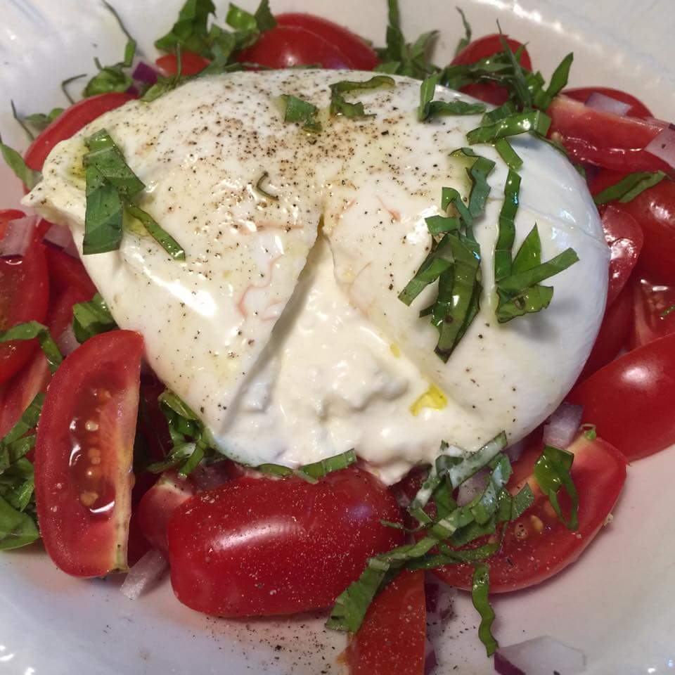 TedsWickedChef's tweet photo. Weekend specials @tedsmarket. Salmon cakes, chicken cordon blue, &amp; heirloom tomatoes w/ burrata cheese. #eatlocal https://t.co/emm1qNWT7n