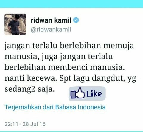 ketika tlalu berlebihan memuja manusia kita lupa manusia tmpt slah+lupa saat mnusia yg kita puja slah kita kecewa???