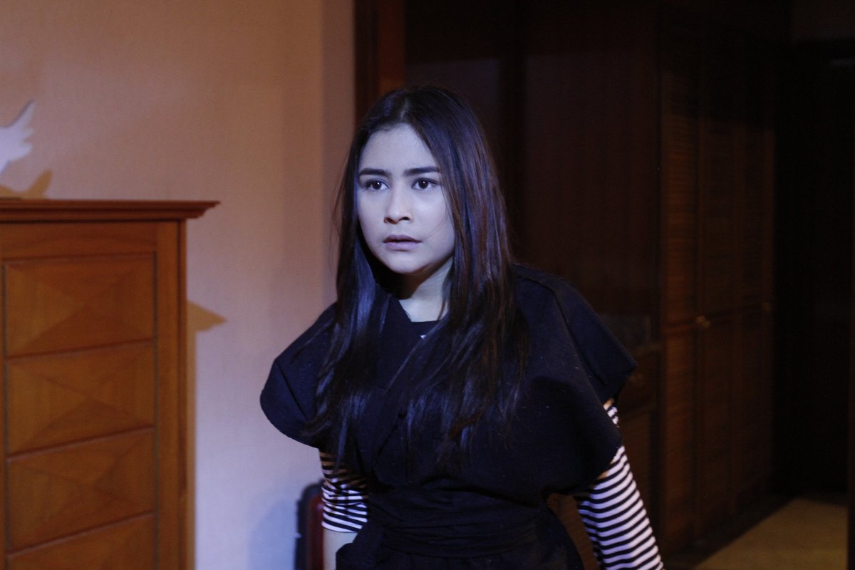 Cant waiit! RT <a href="/awisuryadi/">Awi Suryadi</a>: <a href="/PrillyBie/">Prilly ☘️</a> sebagai Risa <a href="/risa_saraswati/">risa saraswati</a> di film DANUR.