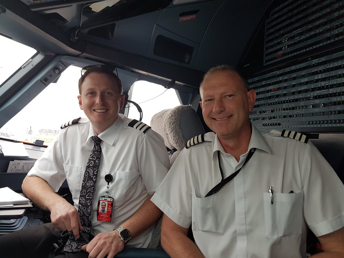 LobbWMN's tweet photo. @FlyAirNZ thankyou AirNZ for a great  flight with these 2 cool cats. I'm a nervous flyer but they made the trip fab! https://t.co/BKW3yUZiDp
