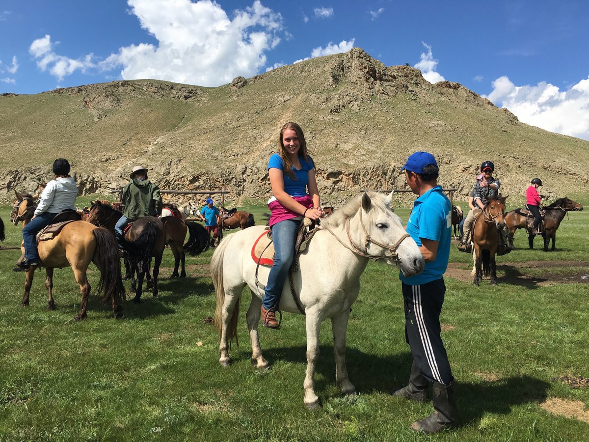 Emilyyshepard's tweet photo. pt2 of my Mongolian adventures🇲🇳🐎💖🏞 #NationalGeographic #ngamongolia #ngadventures https://t.co/tboOvG1Ffw
