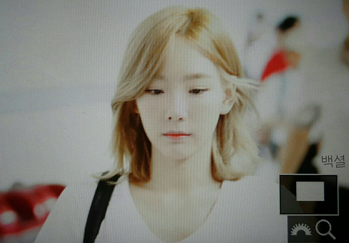 [PIC][05-08-2016]TaeYeon khởi hành đi Busan để biểu diễn 2 đêm Concert - "BUTTERFLY KISS" vào trưa nay CpEjEkuUAAA23TE