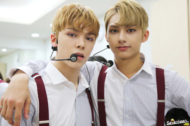 vernon_17s's tweet photo. VLive Official updates with SEVENTEEN Vernon and Jun
#버논 #준 #세븐틴 https://t.co/WnPh8Sorsa