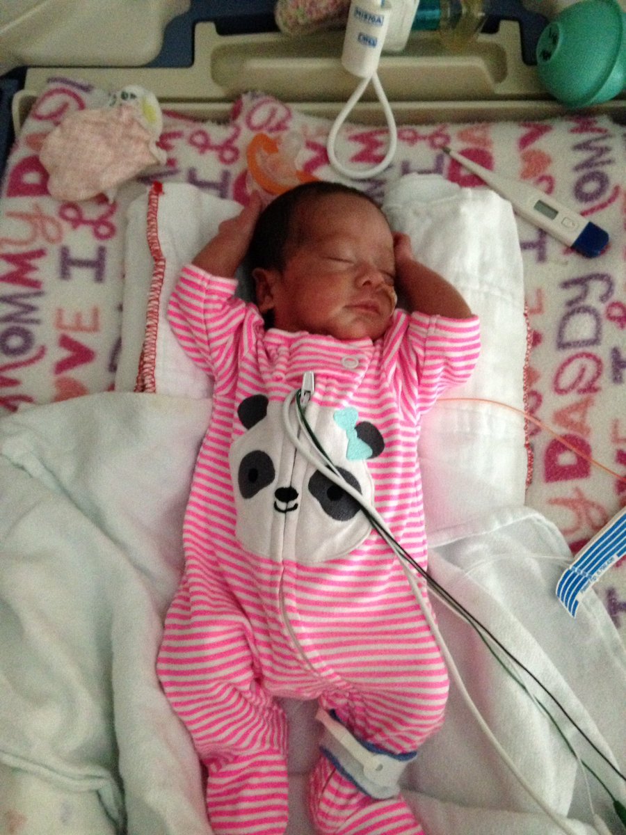 catmommippy's tweet photo. So, I had my baby in june :) she is tiny cuz i had Pre- E , but she doing well 💕 https://t.co/KdZxuwcrZk