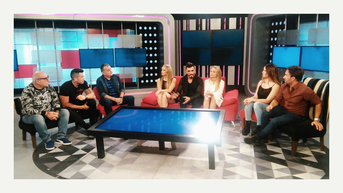 SalmanSebastian's tweet photo. Tras Noche en C5N 01a 03 hs.
#EnMásTardeImposible.
Toti Ciliberto.
#OzonoGafas.
#DCJeans.
Prensa: Sebastian Salman. https://t.co/vqcueYkOPb
