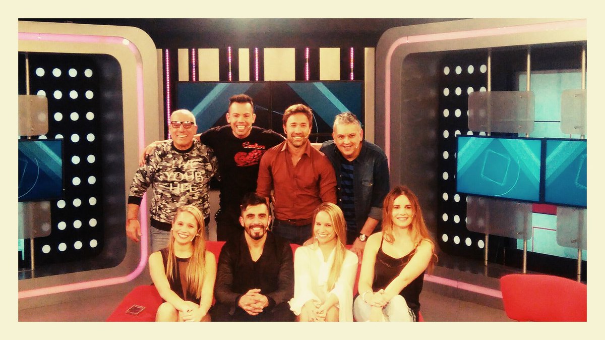 SalmanSebastian's tweet photo. Tras Noche en C5N 01a 03 hs.
#EnMásTardeImposible.
Toti Ciliberto.
#OzonoGafas.
#DCJeans.
Prensa: Sebastian Salman. https://t.co/vqcueYkOPb