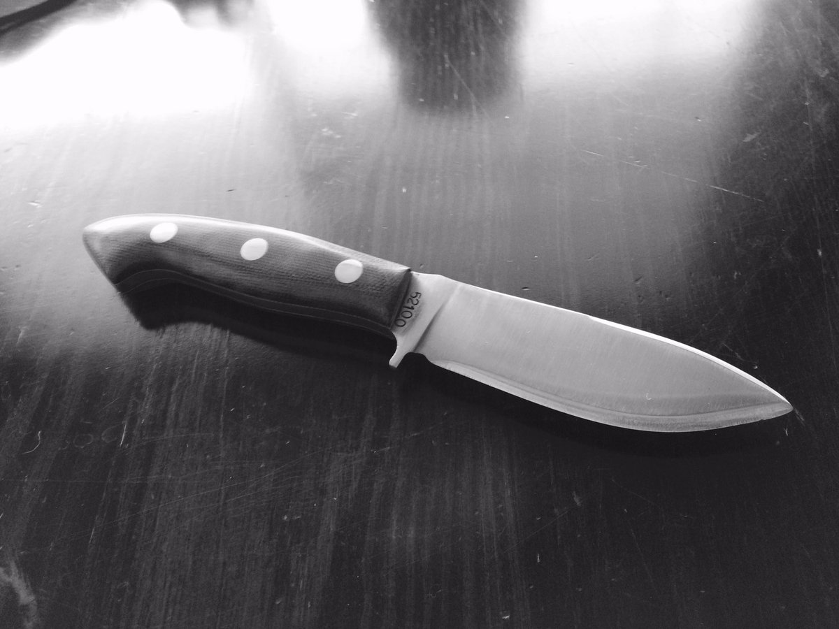 bc_cutlery's tweet photo. #customhandmadeknife both in #52100
#DroppedHunter in #NaturalCanvasMicarta 2nd -#Utilabit SP1 in BlackLinenMicarta https://t.co/uGiUT7te43