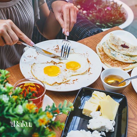 Sabahlarınızı BAKU Cafenin ləziz təamları ilə açın. 

bakuguide.com/az/1-yemek-icm…