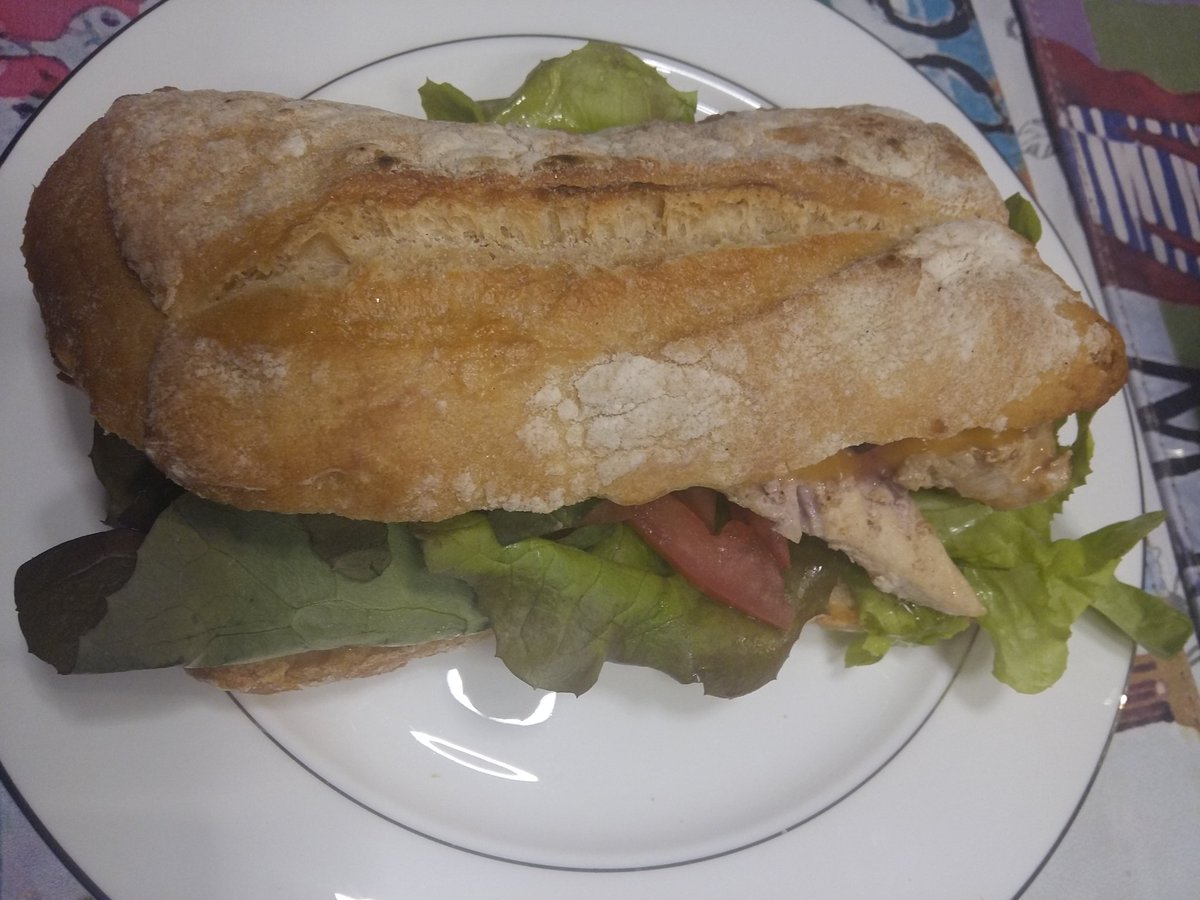 felixuls's tweet photo. Los Amigos @LaSerenaCapital realizaron este homenaje Popular #LocaMaria muy bueno el sandwich 👍👏👏 @pelucheduenas https://t.co/aRIg9PkYAz