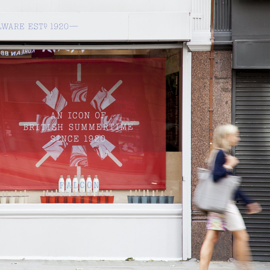 Falcon Enamelware showroom summer window by <a href="/morsestudio/">Morse Studio</a> &amp; @kiwiandpom <a href="/falconenamel/">Falcon Enamelware</a> 
#britishsummer #windowdisplay
