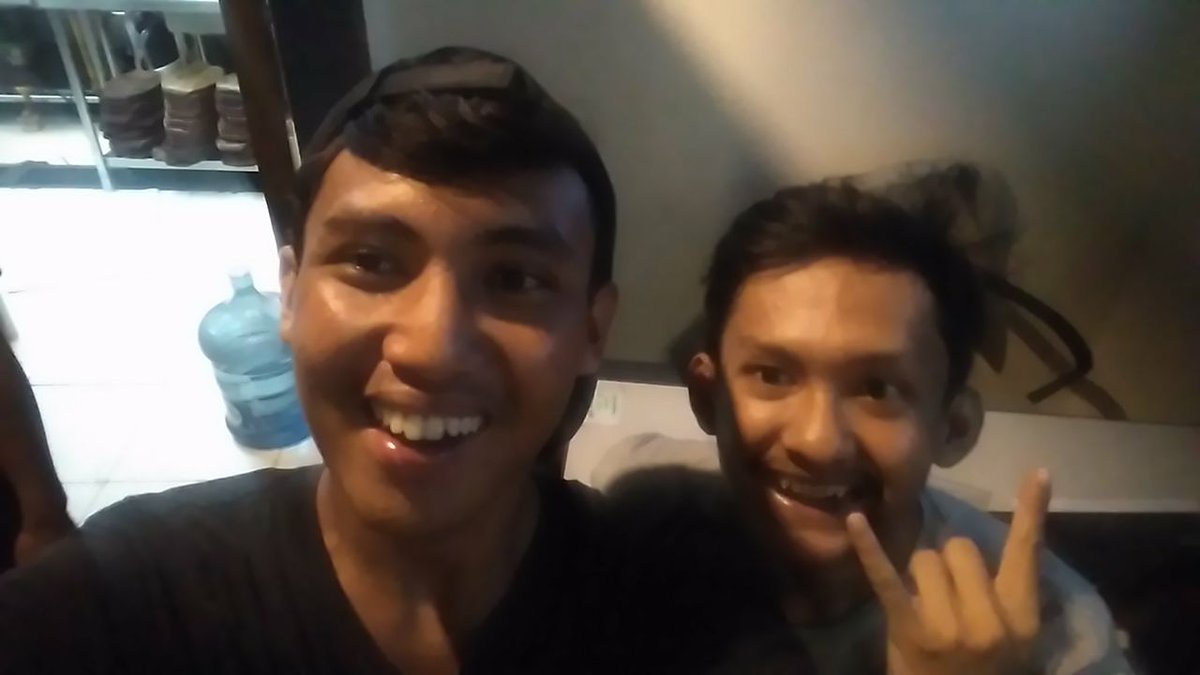 apipafrian tweet picture