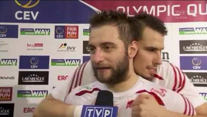 bienkowa's tweet photo. Troche zabalowali 😂 #siatkarskiepartyprzedigrzyskami #Rio2016 #swietokibicow no i oczywiście #niespieboio 😂 https://t.co/tXGLk8QjD6