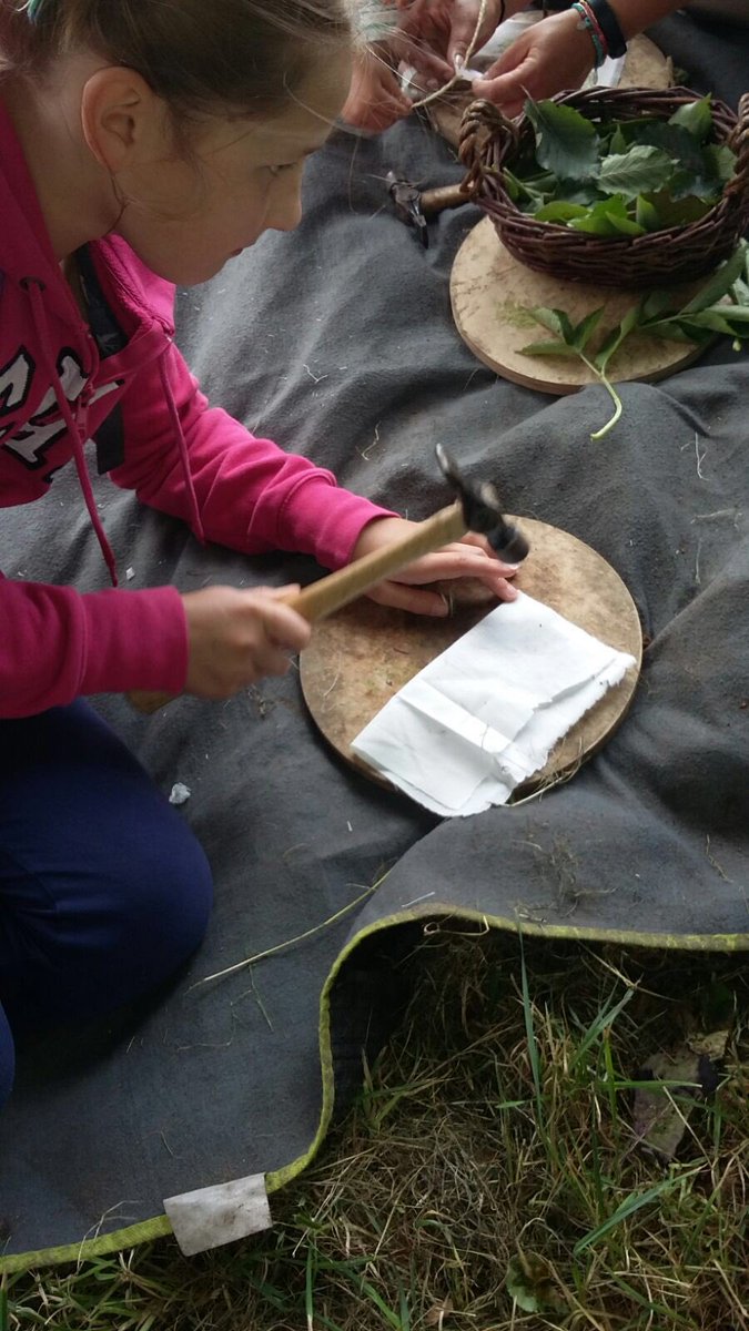ForestSchoolFun's tweet photo. A great time was had @Countryfilelive @BlenheimPalace Even managed a bit of creativity 😀@ForestSchoolFun https://t.co/YaB0rmkpAK