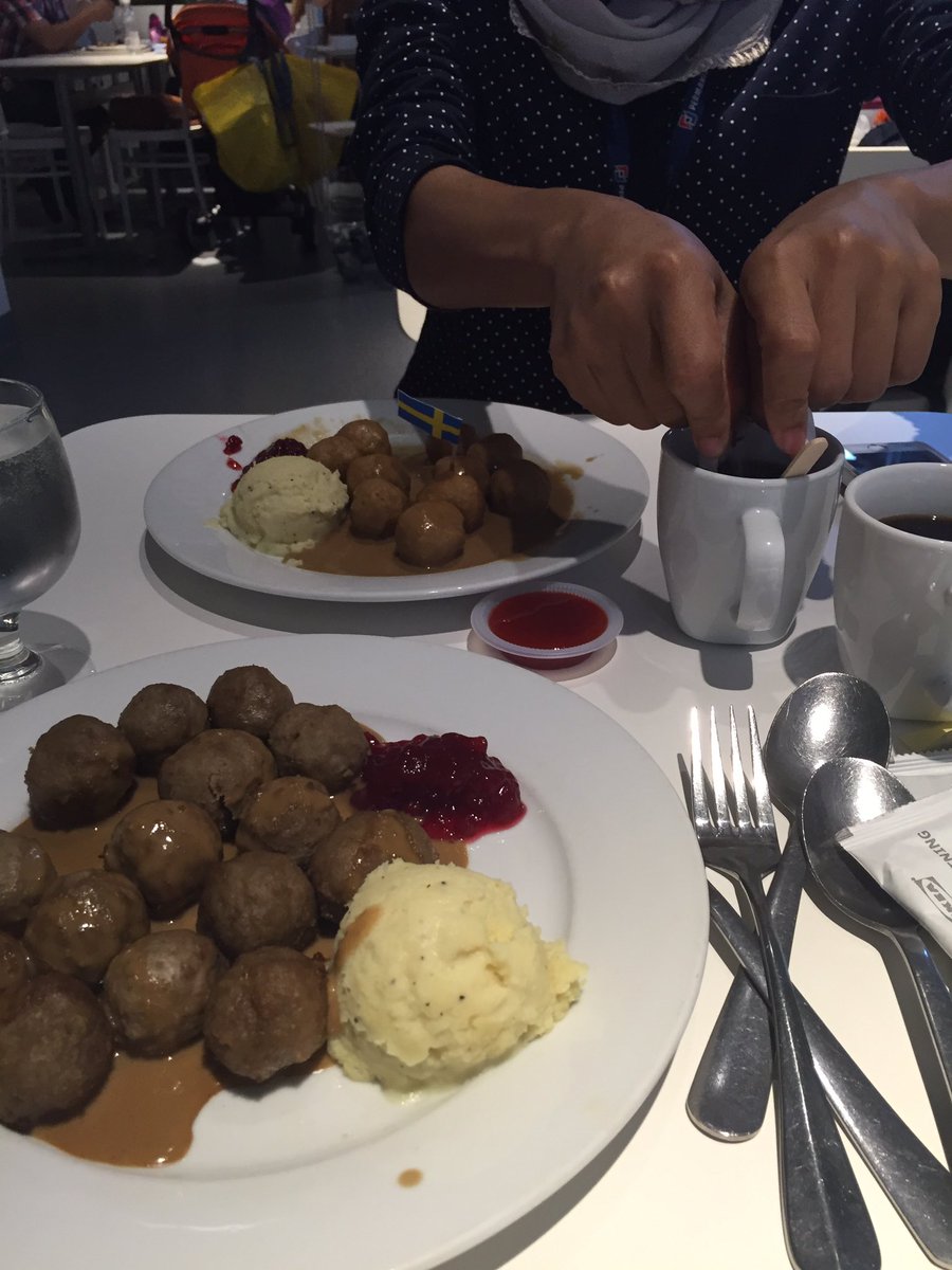 aadilalak's tweet photo. Jangan la bagi @MarshaCoco ni order 10. 5 je dia makan yang lain campak kat akuππππ
#mengular https://t.co/sPmk1FPti8