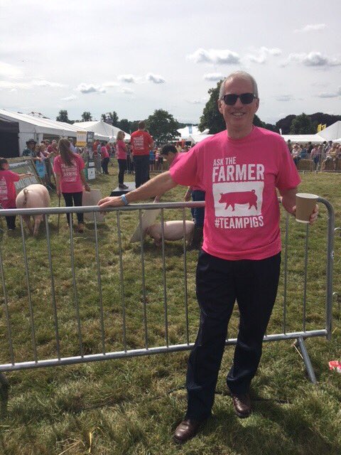 Mick Sloyan ready to take on those questions <a href="/Countryfilelive/">BBC Countryfile Live</a> #TEAMPIGS #Countryfilelive #ASKTHEFARMER
